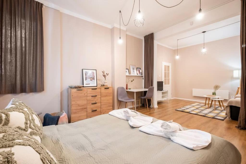 Top Centre 1 Bedroom Apt Next To Vitosha Blvd. โซเฟีย ภายนอก รูปภาพ